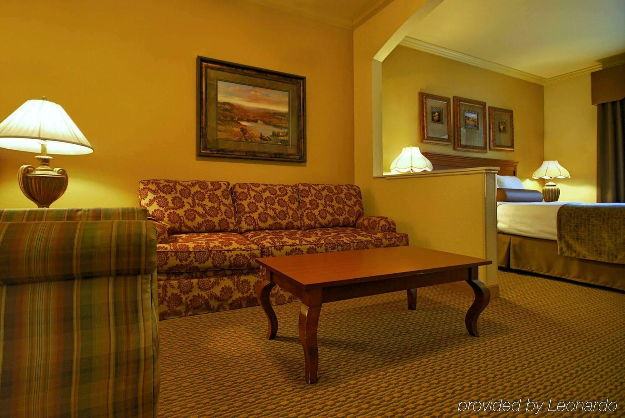 Best Western Plus Crown Colony Inn & Suites Lufkin Extérieur photo